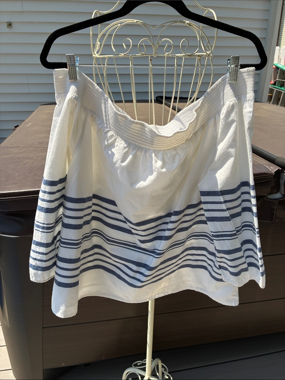 Vineyard Vines White 100% cotton size extra large Smocked Top with Pink Logo